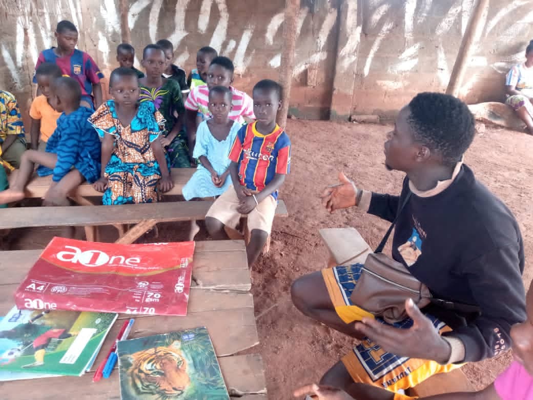 Distribution de kits scolaires aux enfants de dignitaires de cultes endogènes